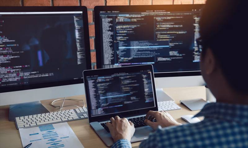 数据科学选型：R与Python如何赋能东宝区网站建设？